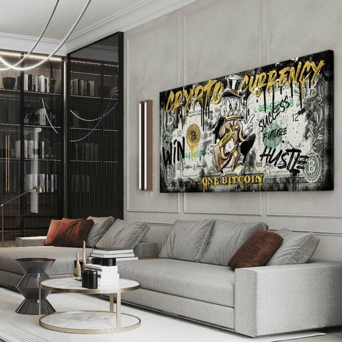 Ein Wandbild zum Thema Crypto Currency, Bitcoin und Dagobert Duck hängt in einer Luxus-Loftwohnung